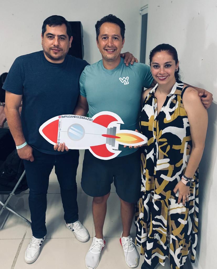 Wa2Desk con el equipo de Startup Mexico en Cancún 2024